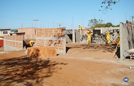PROJETO MORADIA DIGNA CONSTRÓI MAIS DUAS CASAS